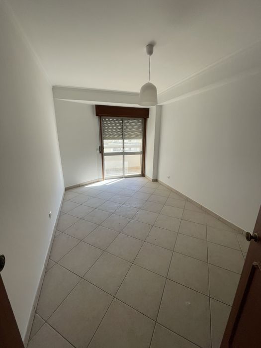 T3 arrendamento edificio tridente Faro