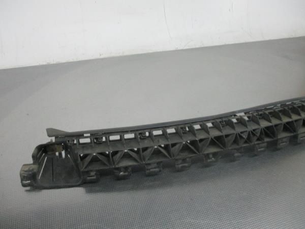 Guia de pára-choques trás direita AUDI A3 (8P1)