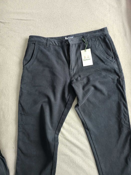 Barbour – Granatowe spodnie chinos W38 L32