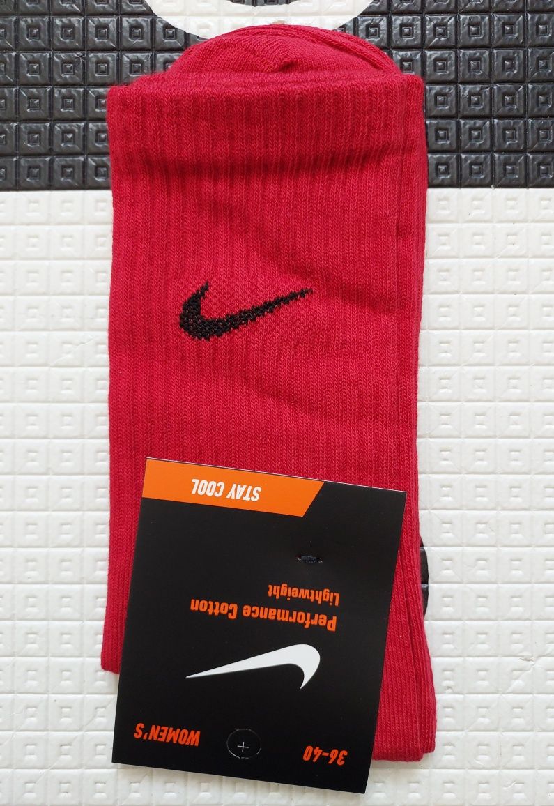 Skarpety Nike długie białe czarne kolorowe