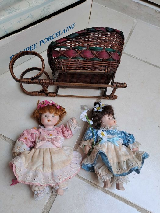 Trenó + bonecas de porcelana!