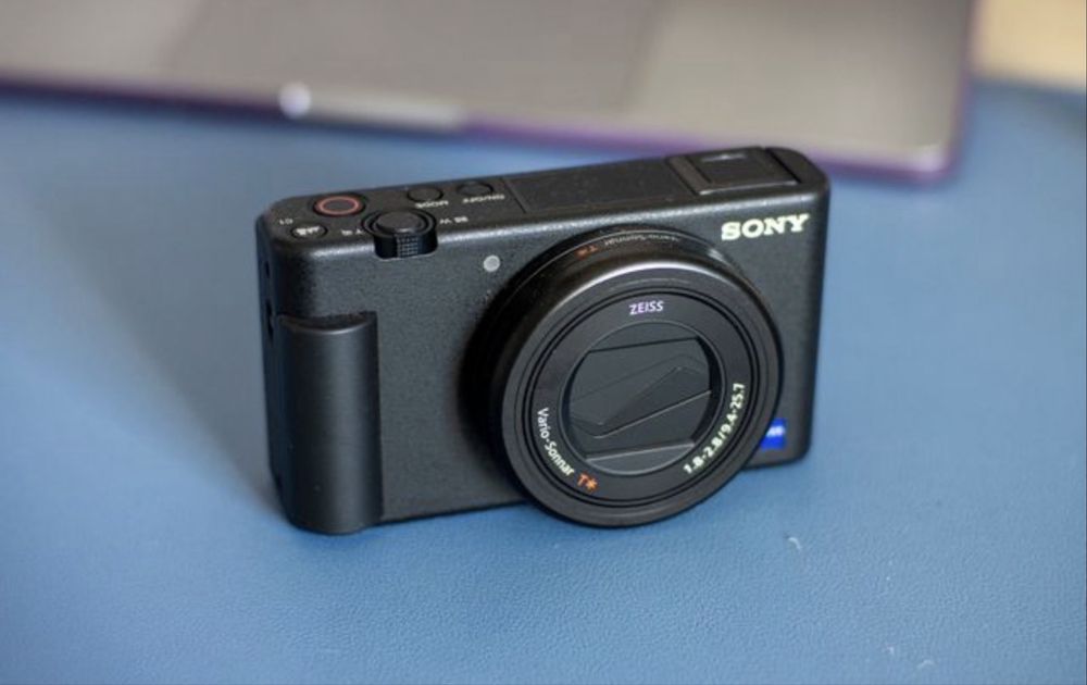 Sony ZV-1A com flash