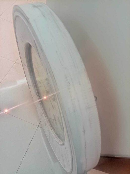 Relógio de parede vintage, em madeira