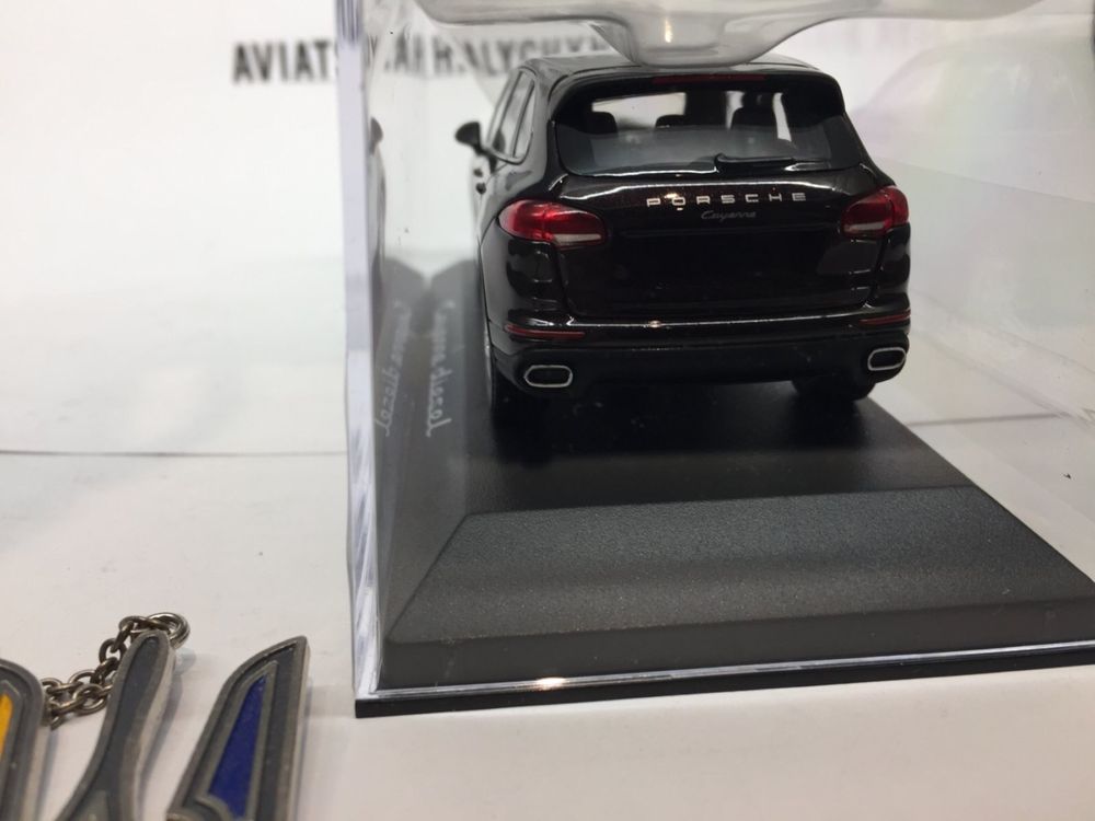 Модель авто Porsche cayenne 1:43 Minichaps