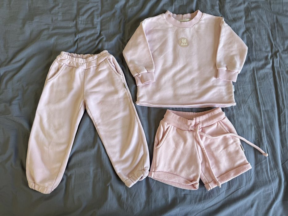 Trzyczęściowy kostium dla dziewczynki. R 92-98.