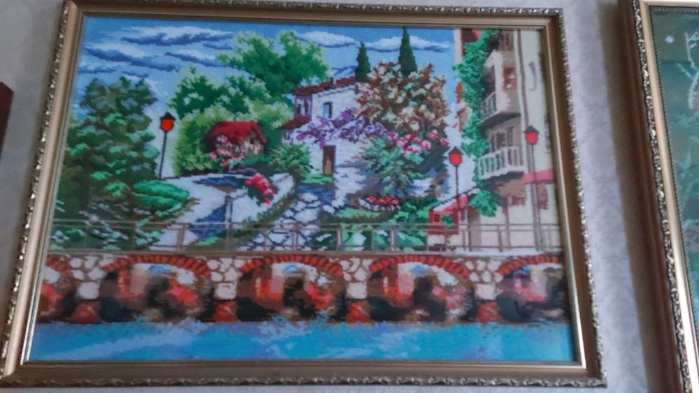 Ручная вышивка крестиком,картина в рамочке