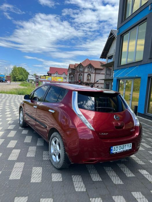 Продам Nissan leaf 2012