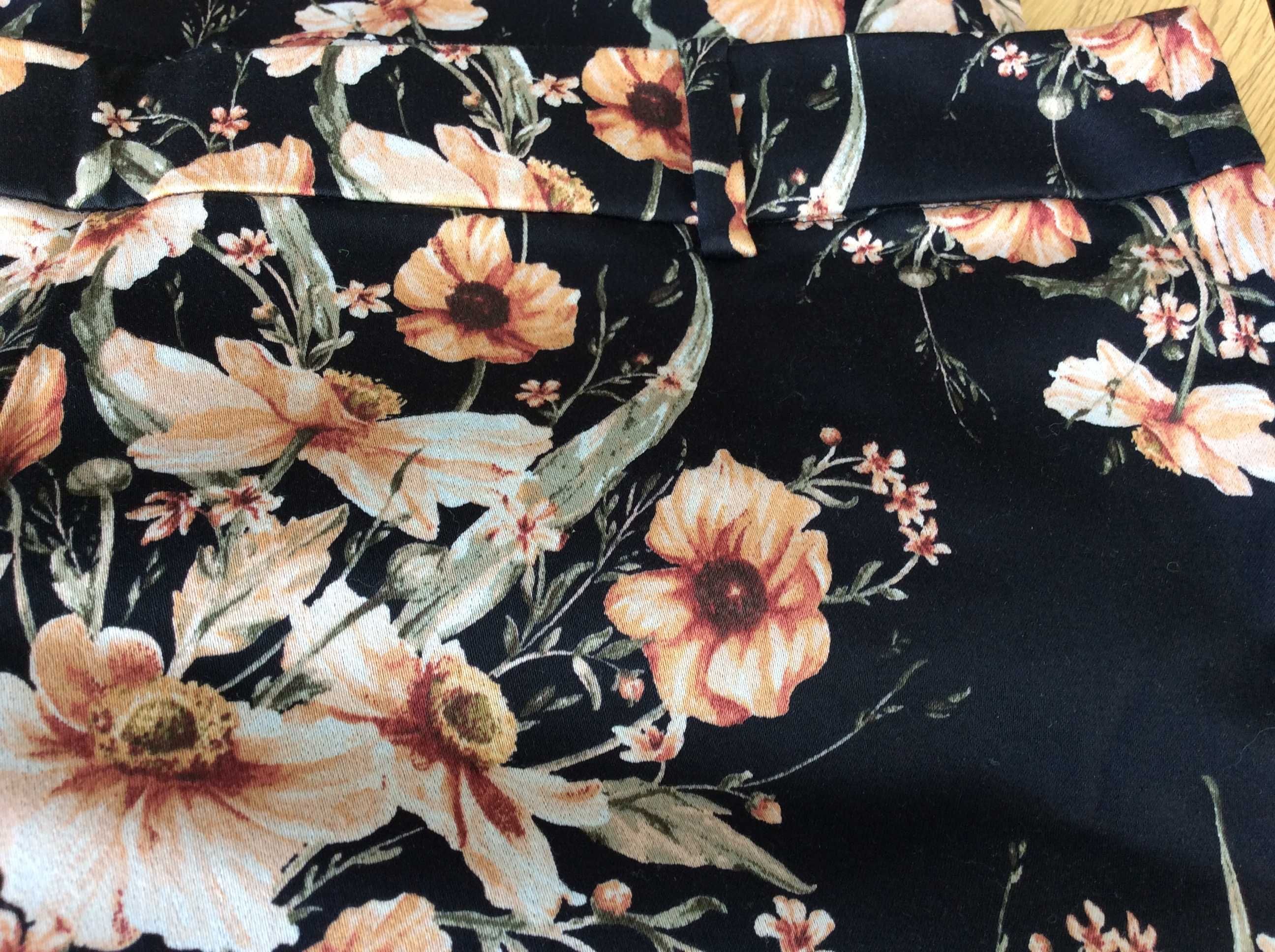 H&M Czarne spodnie w kwiaty 3/4 rozmiar 44 XXL