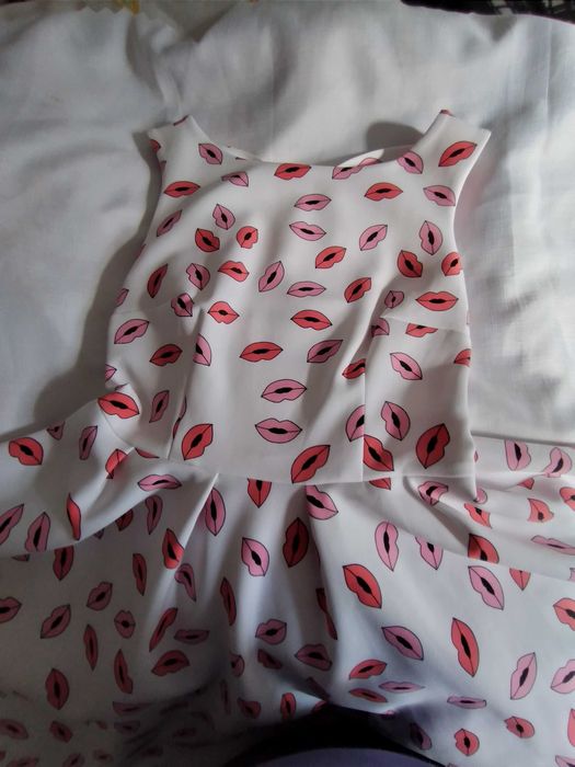 Śliczna oryginalna sukienka MOHITO COLLECTION pełny klosz XS