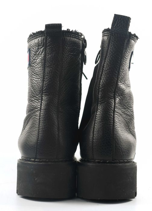 Używane z wadą Buty Tommy Hilfiger Urban Boot EN0EN02317 Bds roz. 39