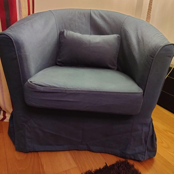 Poltrona IKEA TULLSTA
Poltrona, 
Largura da mesa: 48 cm

Altura da me