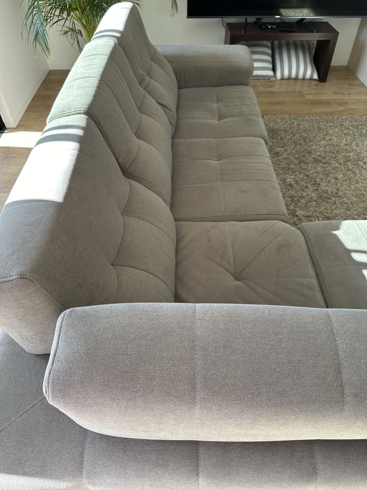 Sofá cor Taupe 2,70m x 2,70m com chaise longue