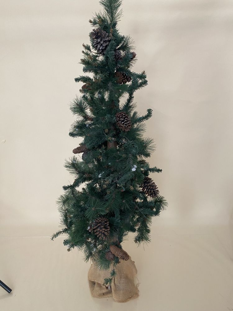 Árvore de Natal com pinhas