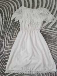 Biała sukienka na lato ozdobiona koronką r 38 M L