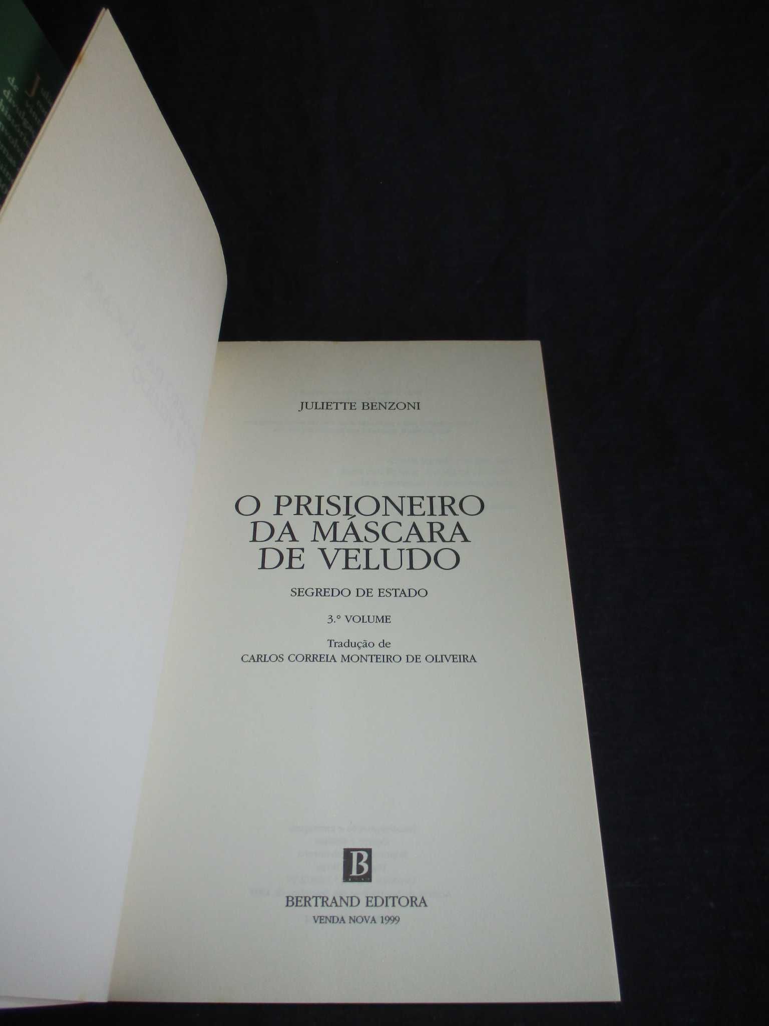 Livro O Prisioneiro da Máscara de Veludo Juliette Benzoni