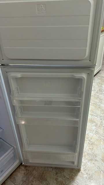 Frigorífico 2 Portas Com Congelador Silver IPF220L 220L Classe E