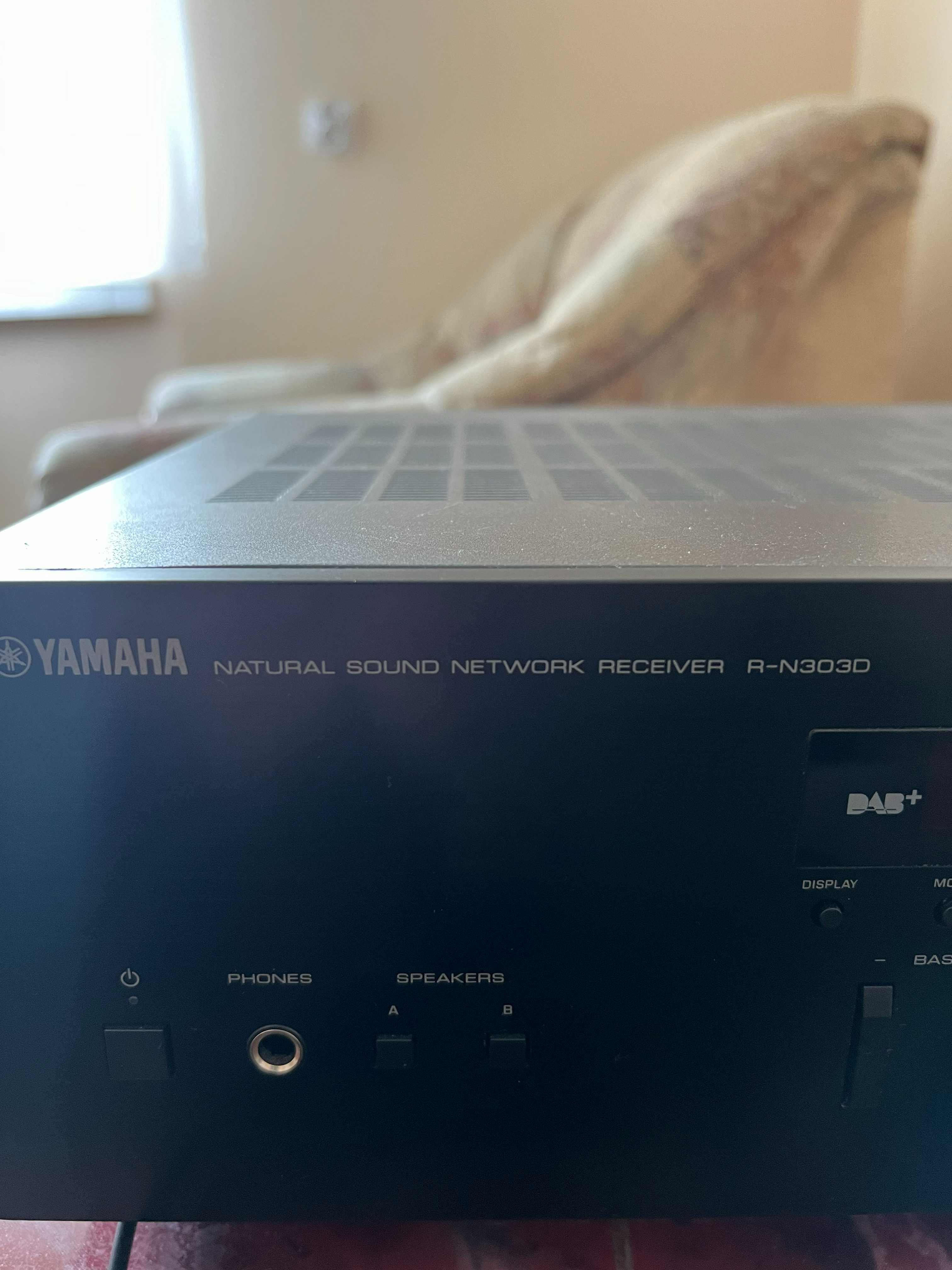 Amplituner Yamaha R-N303D