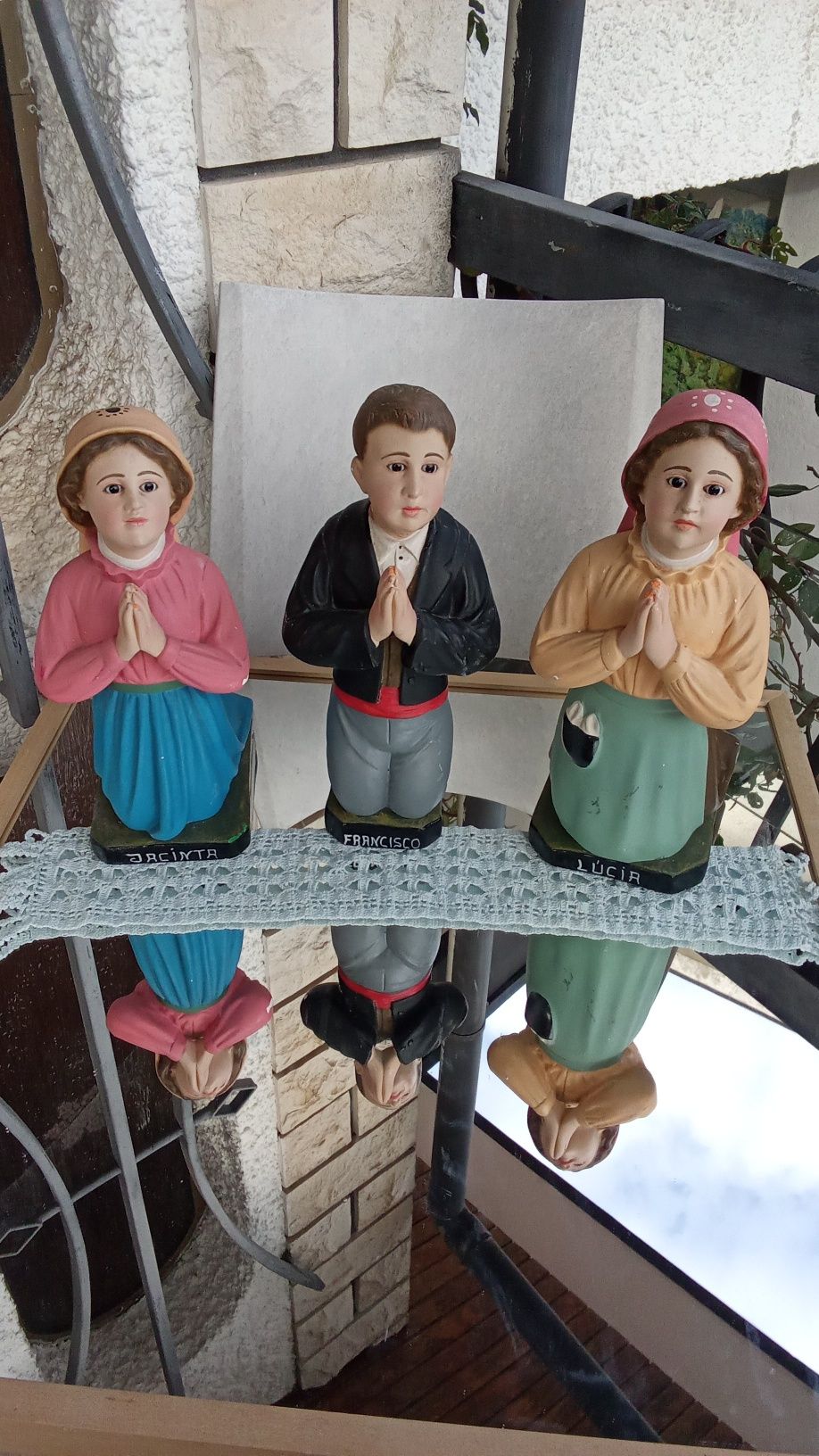 OS TRÊS PASTORINHOS Fátima cada de 40cm. Com 8 Fotos