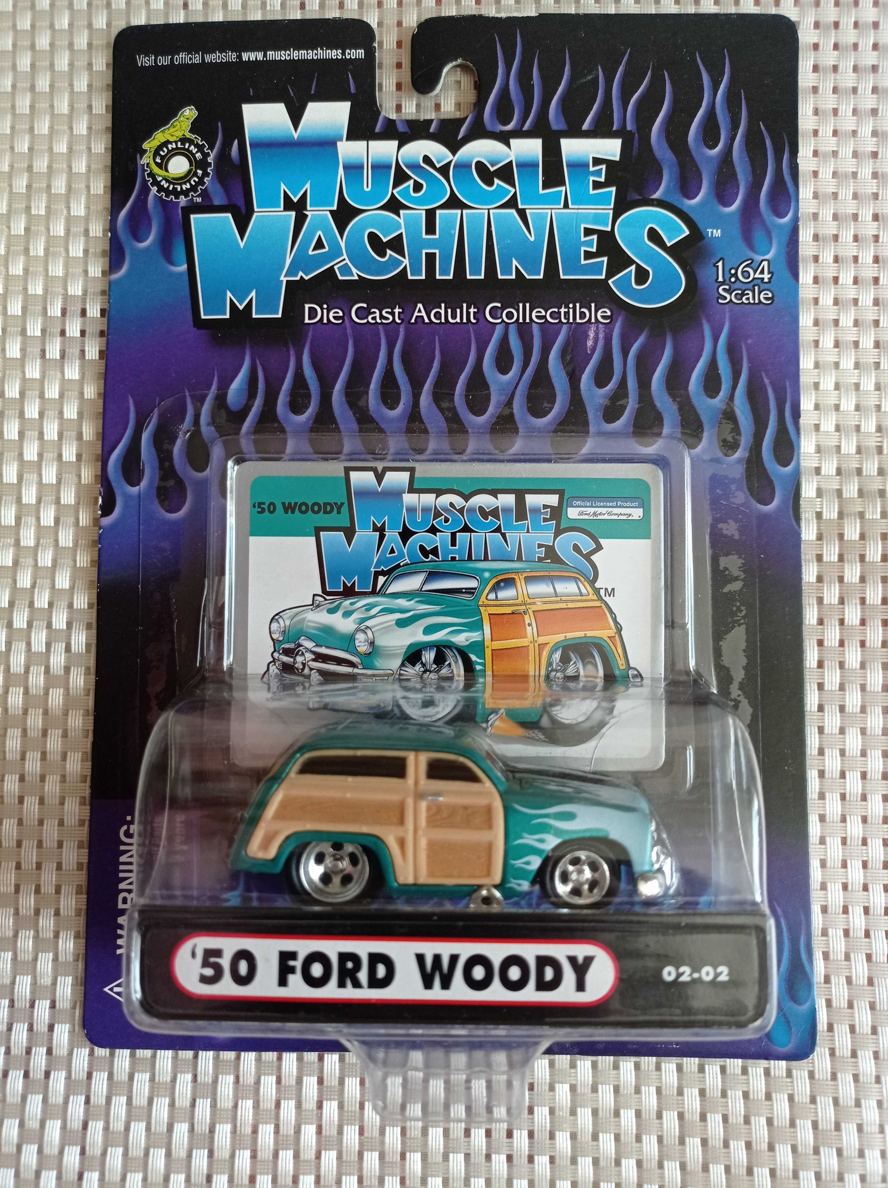 Коллекционная модель машинки Muscle Machines 1:64 '50 Ford Woody
