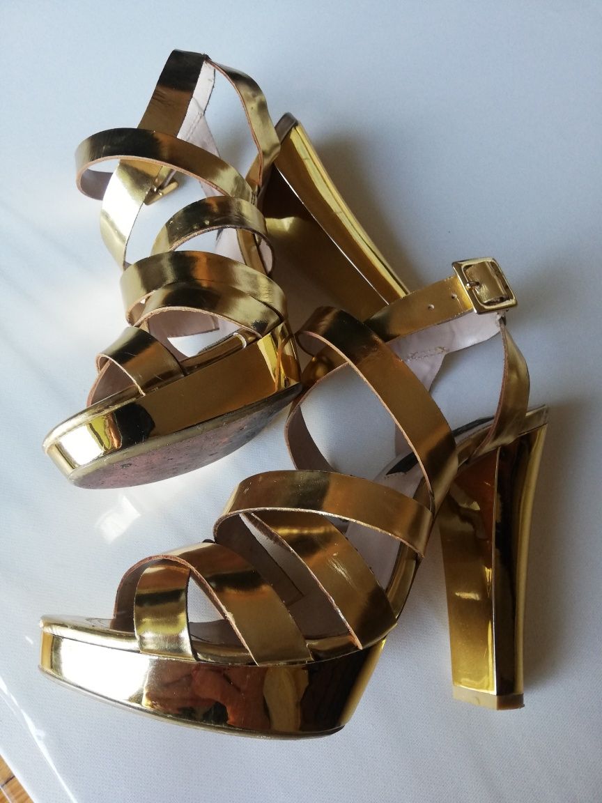 Sandálias Mango em dourado
