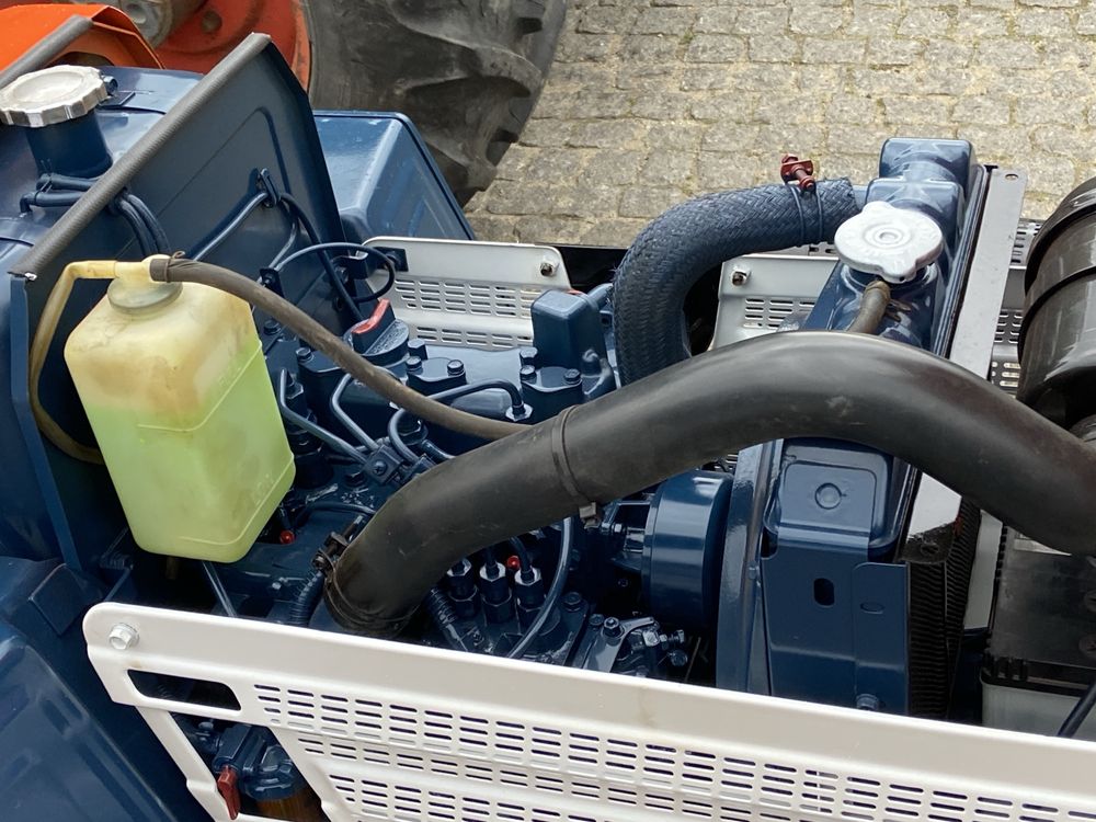 Tractor kubota tração 4 rodas com fresa