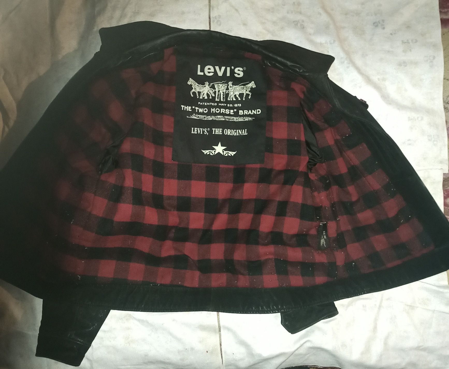 Кожаная куртка Levi's