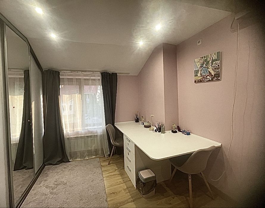 Напівособняк із загальним двориком