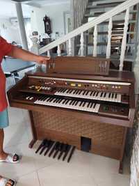 Organy Yamaha electone B-75