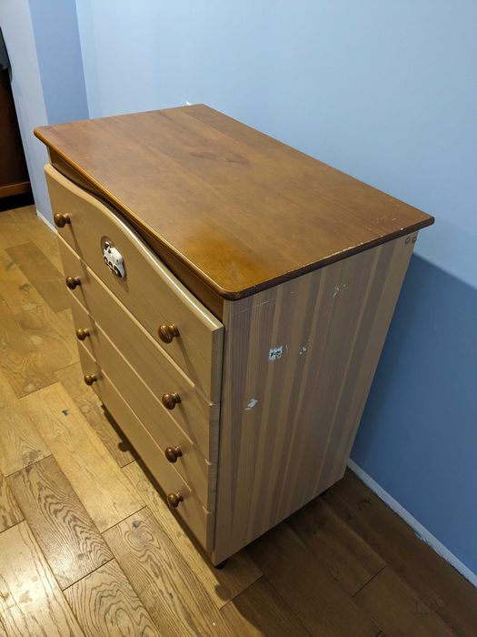 Szafa, komoda dziecięca Trama