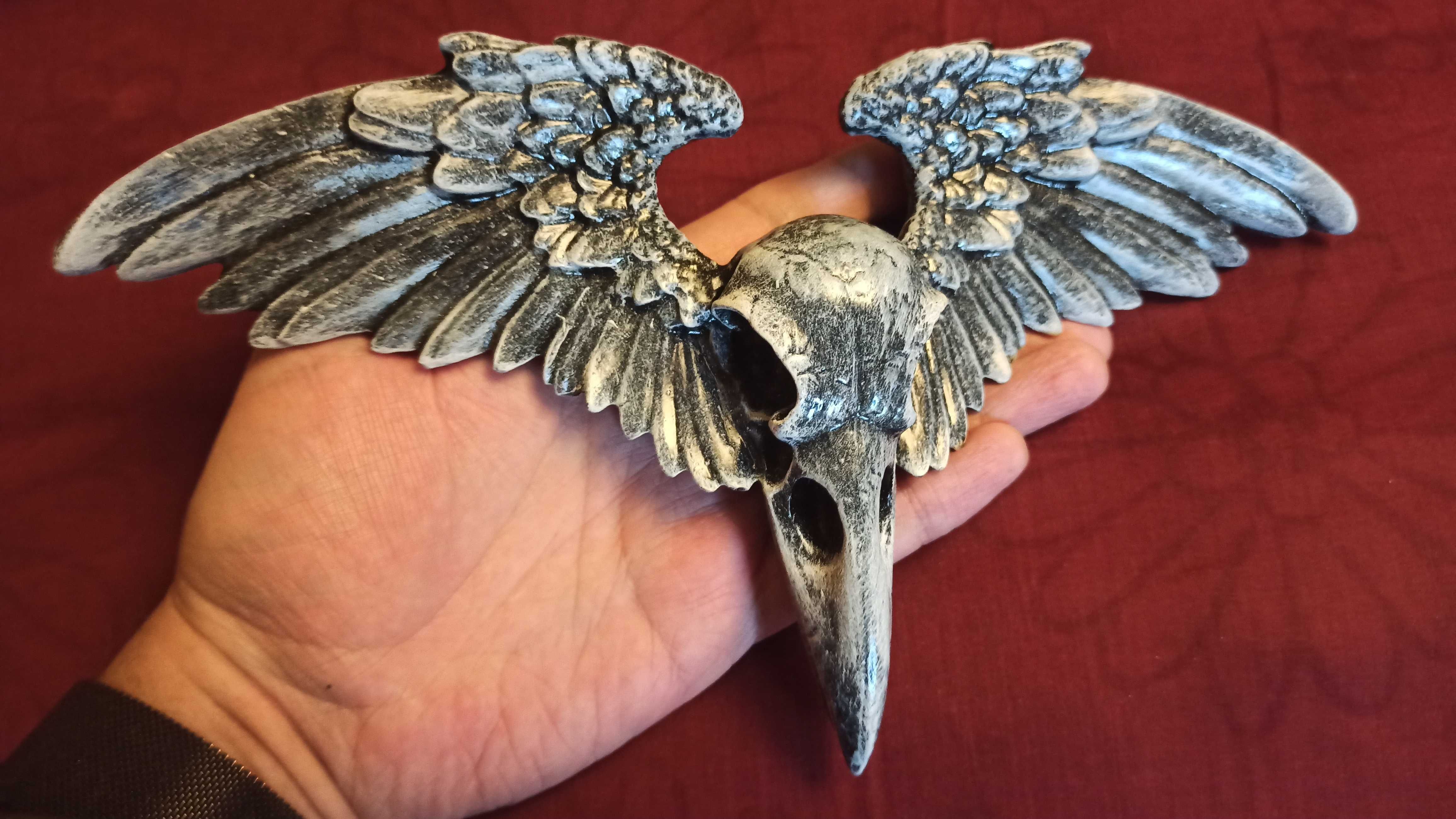 Барельеф, декор, череп ворона с крыльями