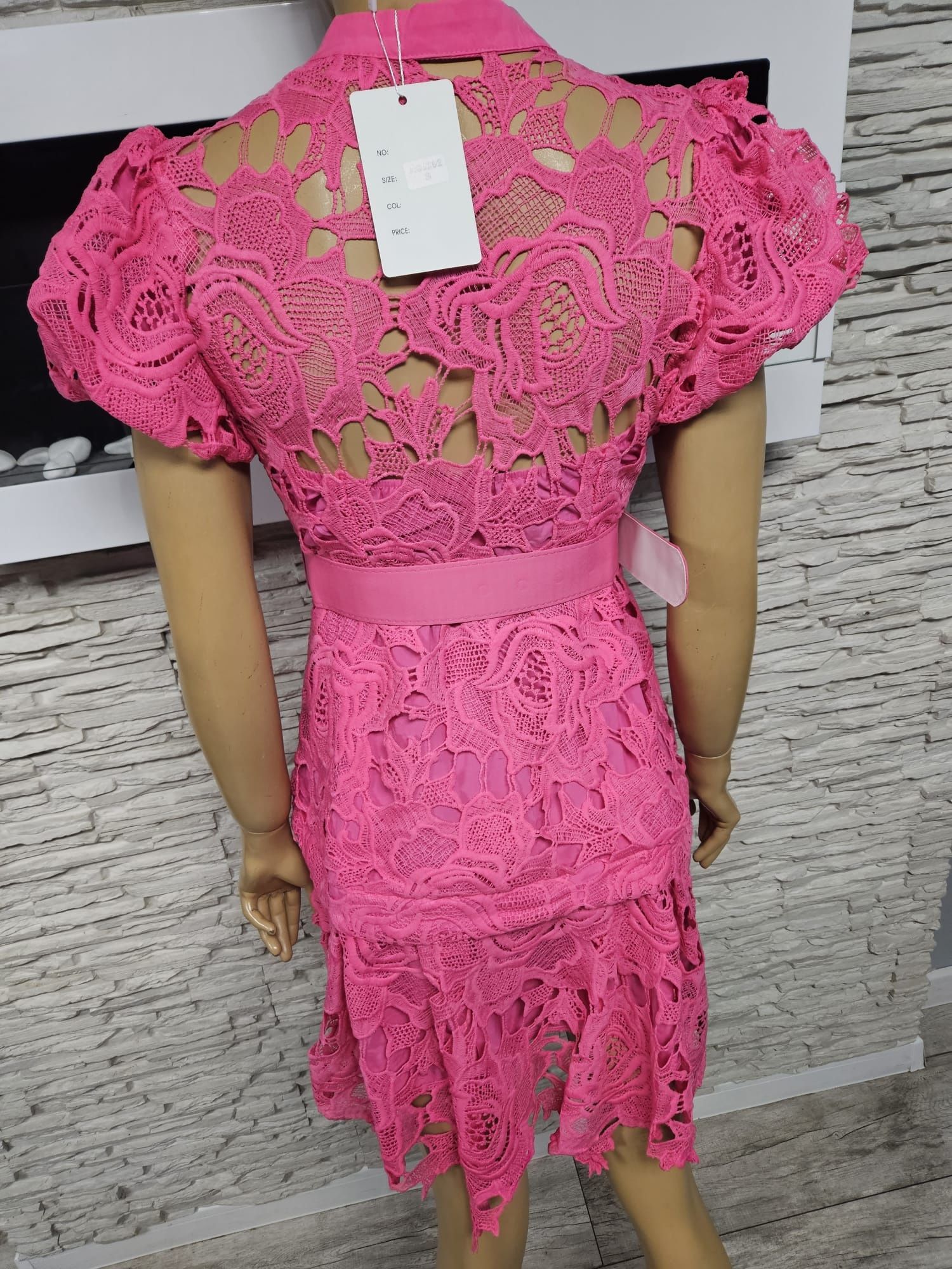 Nowa z metka sukienka różowa elegancka z gipiury Flam Mode rozm S