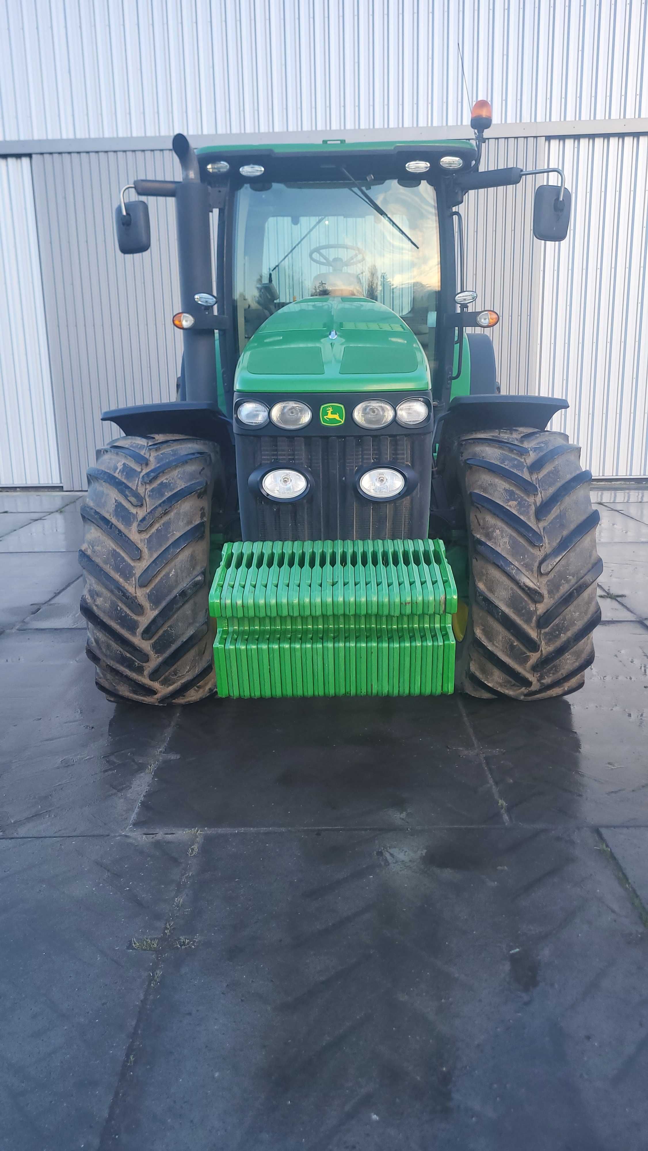 John Deere 8245R