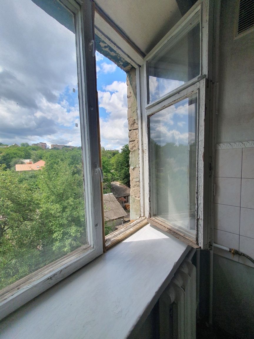 Продам 1 к.кв Бавария,  метро Холодная Гора