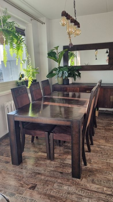 Stół rozkładany z krzesłami