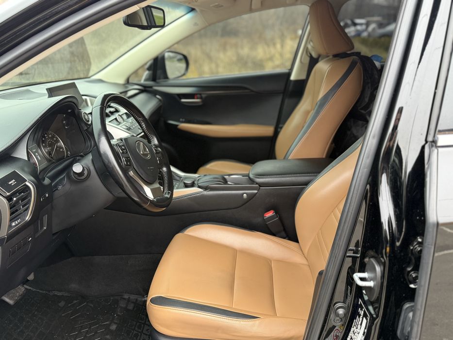 Автомобіль Lexus NX 200T