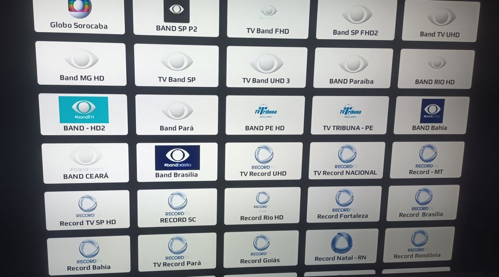 TV box memória 4gb e armazenamento  64 Gb canais todos liberados.