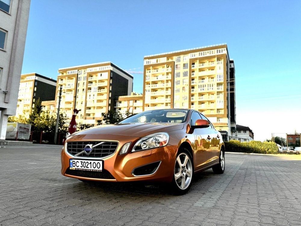 Автомобіль Volvo s60