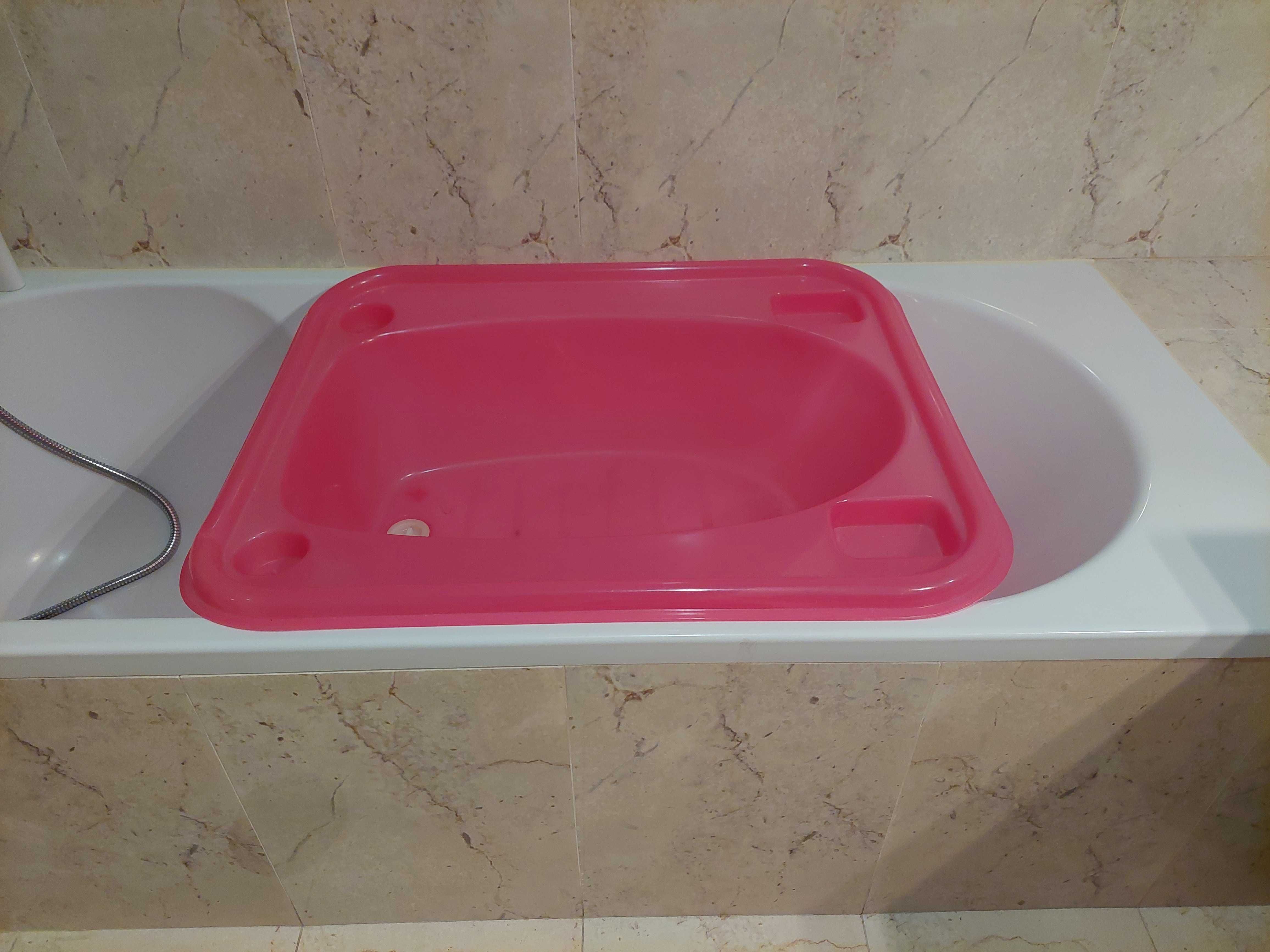 Banheira cor de rosa
