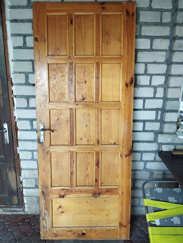 Продам  деревянные двери