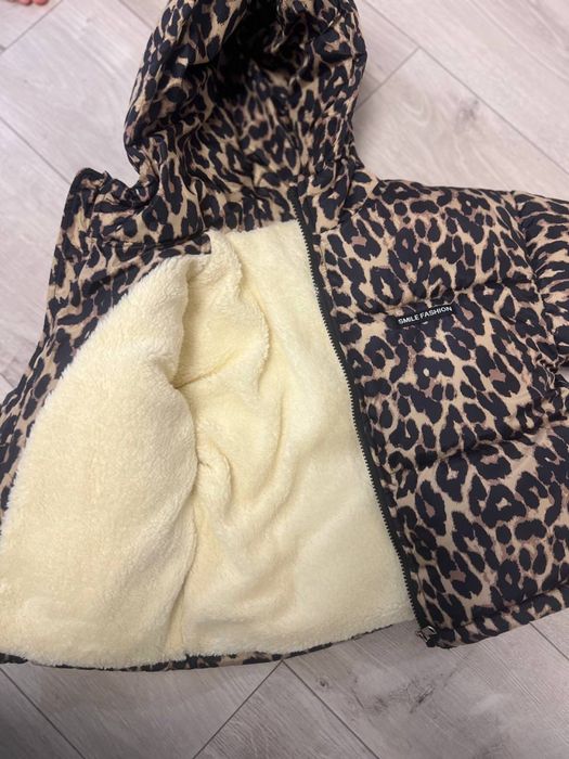 Пуховик-пуфер . Трендовий принт лео.