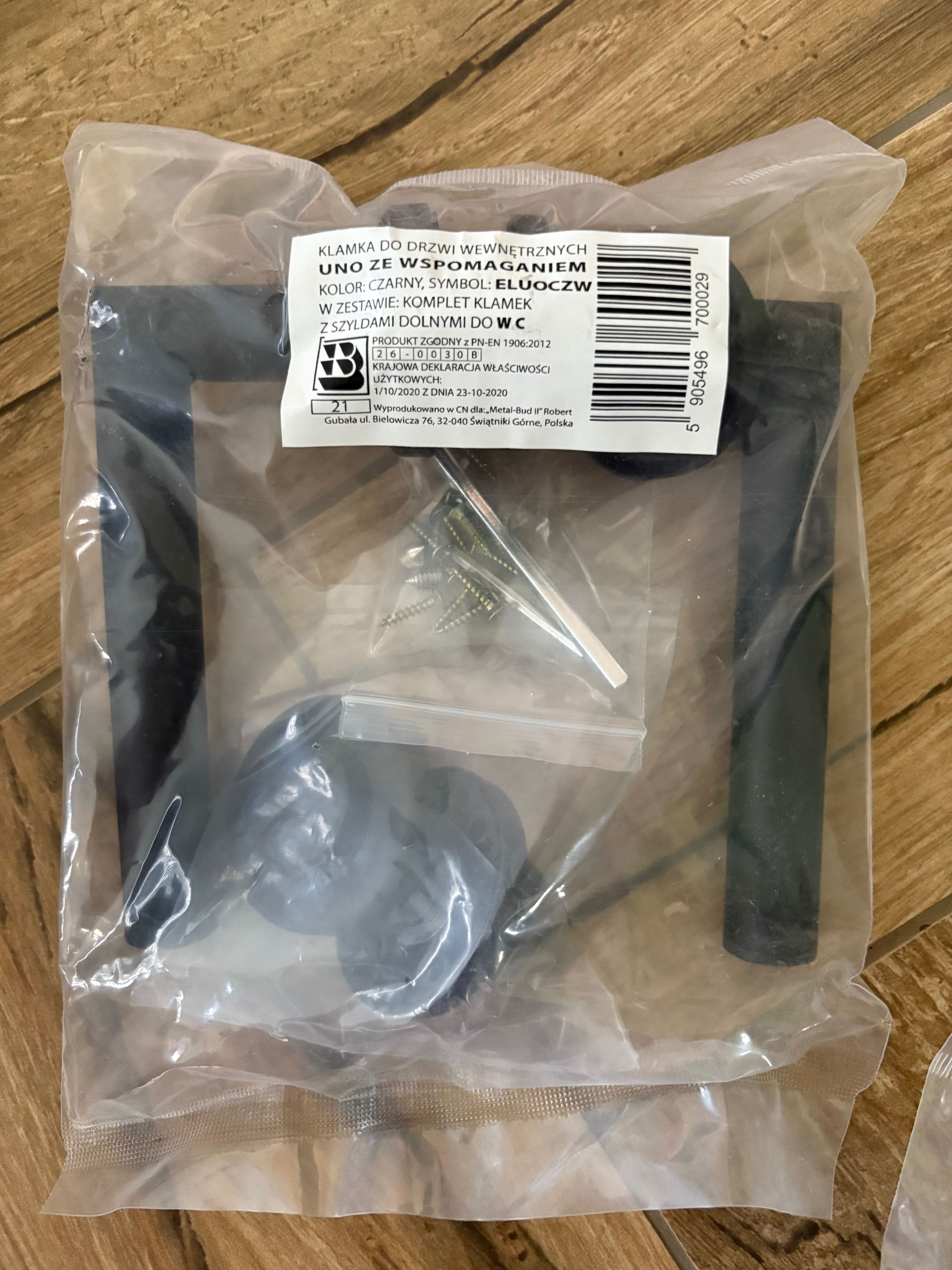 7 klamek czarnych UNO + 2 w gratisie loft