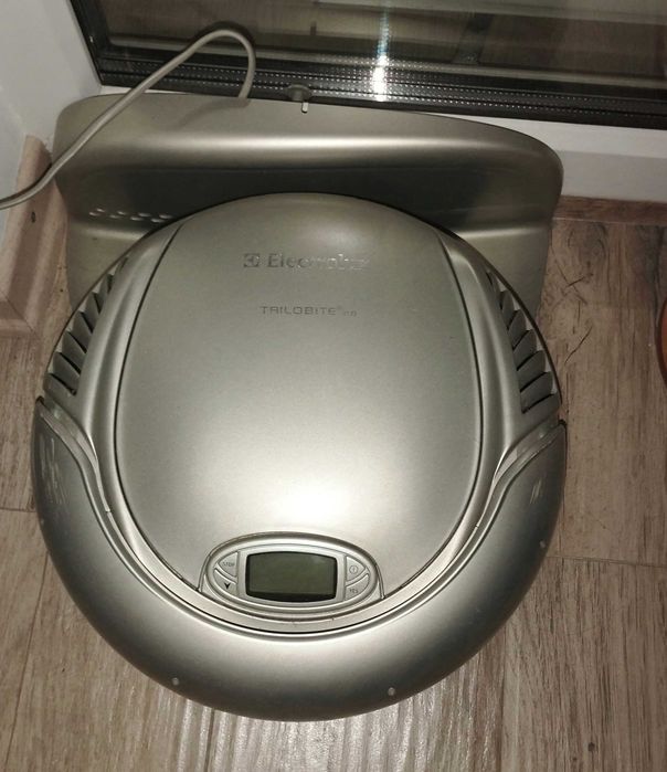 Продам робот-пилосос TRILOBIT-2.0 з базою для підживлення