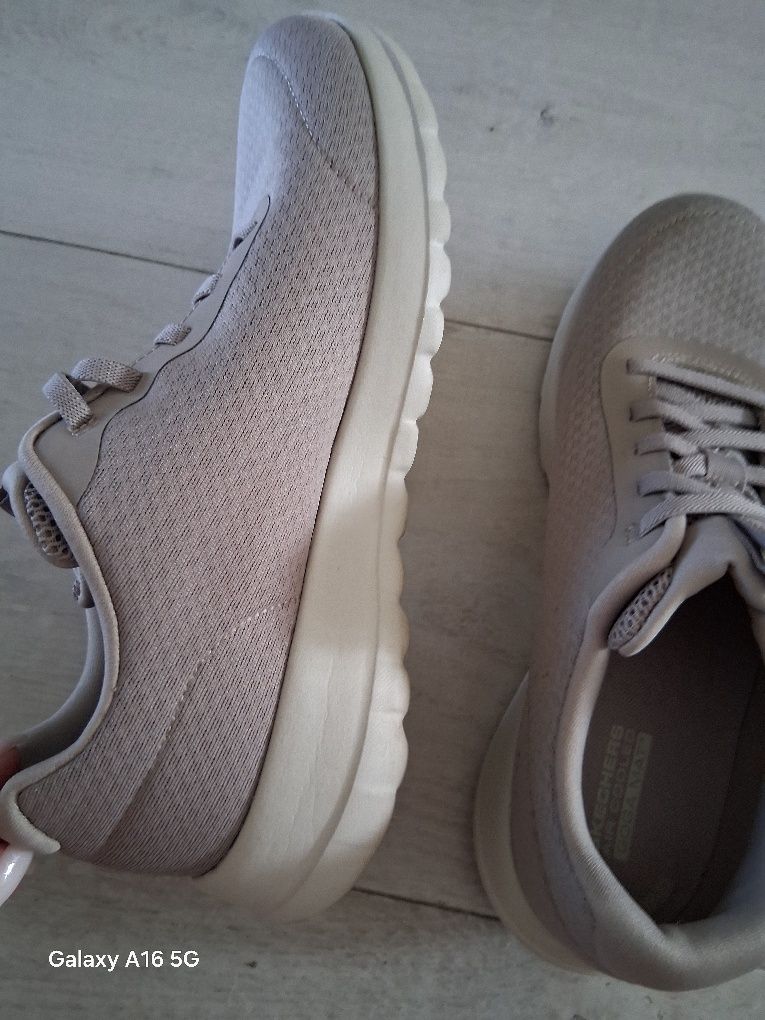 Adidasy skecher slip ins