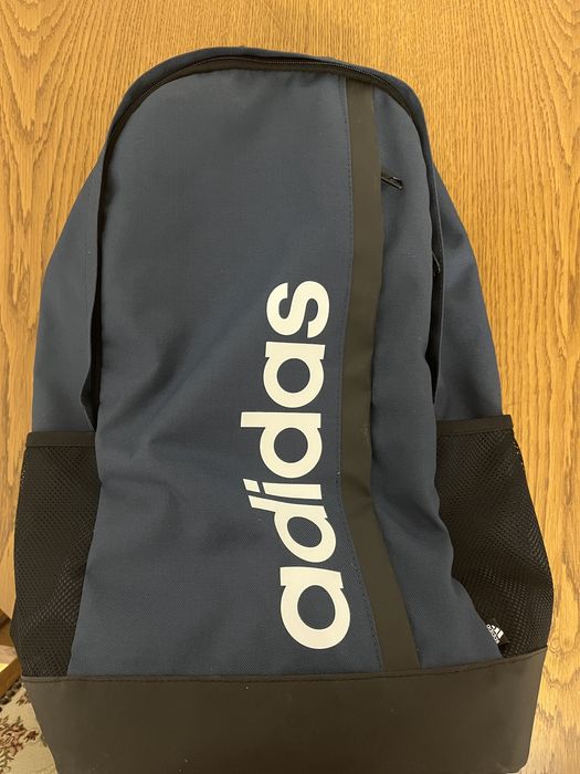 Рюкзак  adidas бу ( отличное состояние)