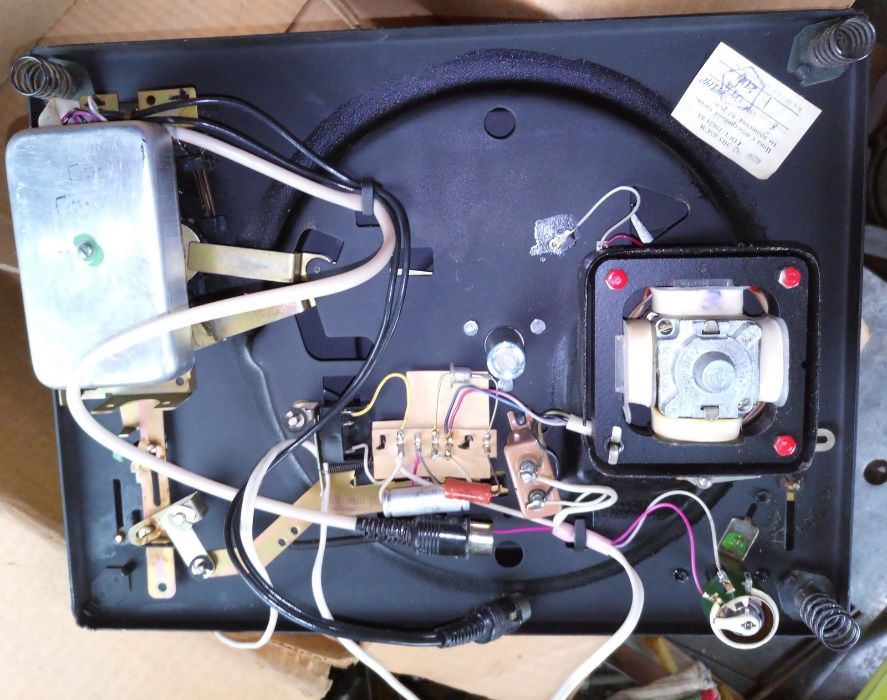 Электропроигрывающее устройство