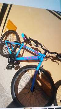 3 BICICLETAS De senhoras e menina adolescente.