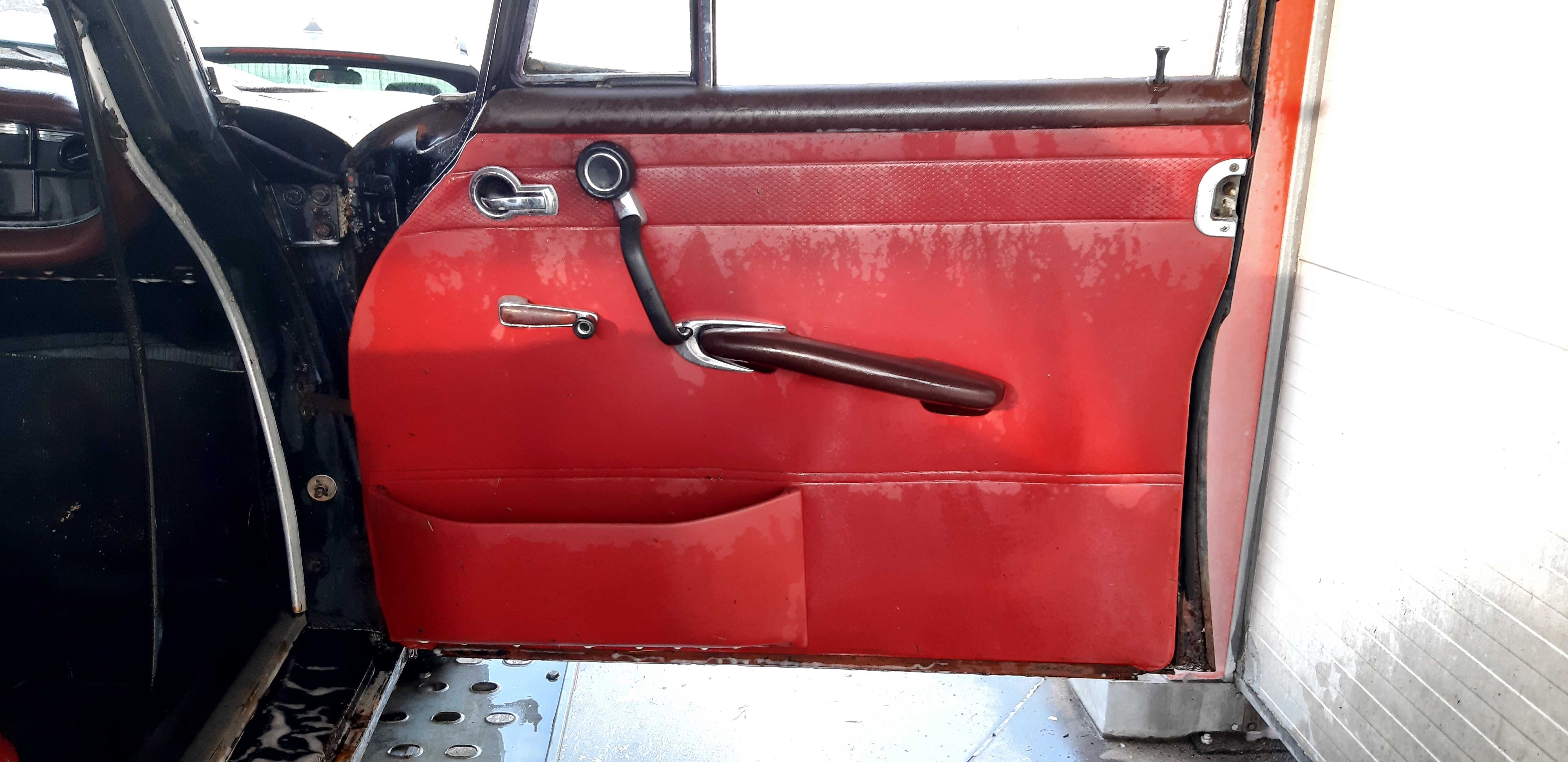 wnętrze fotele, kanapa tapicerka drzwi mercedes w110