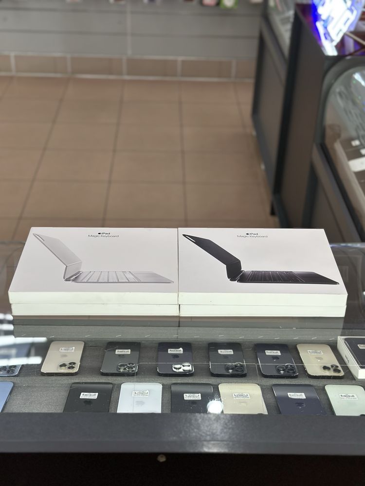 Original Apple iPad Magic Keyboard Black / White  на iPad Pro M4