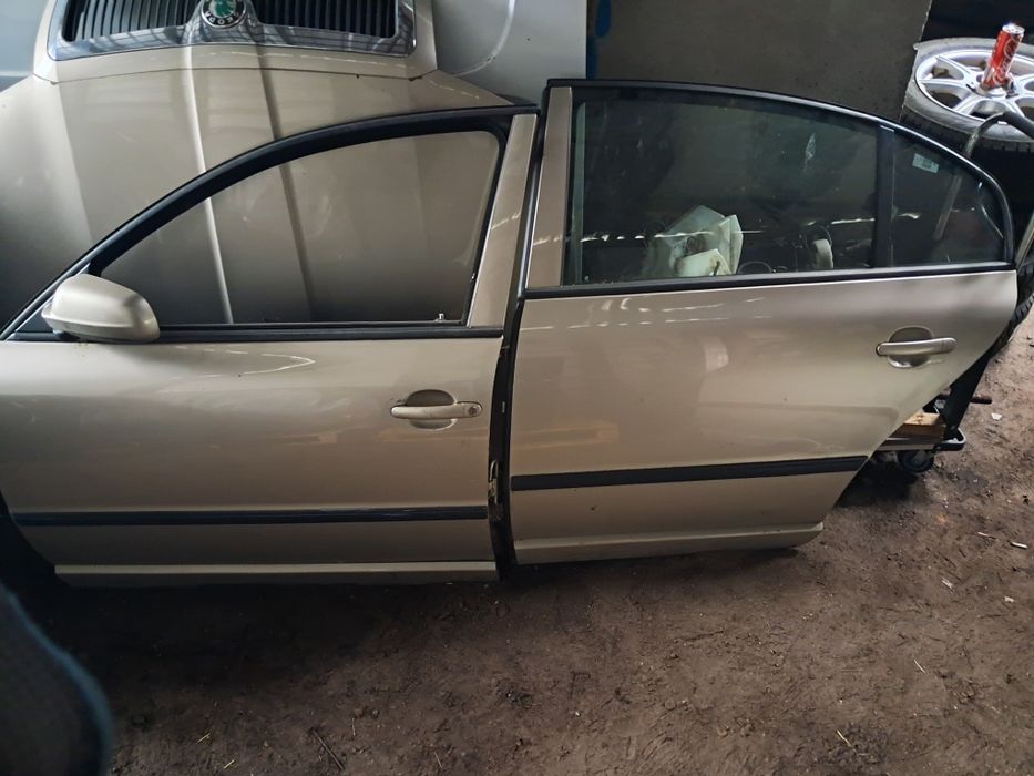 Skoda Superb 1 drzwi klapa bagażnika maska kolor złoty