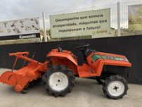 Trator KUBOTA com tração